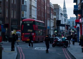 Reino Unido vai agilizar processo de residência para estrangeiros