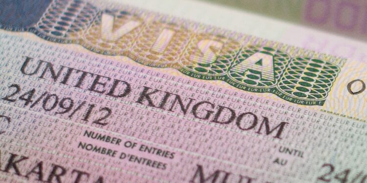 Reino Unido altera regras para imigração a partir de 2026