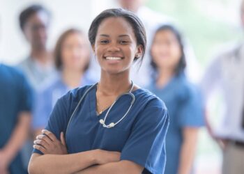 Política migratória deve agravar falta de profissionais de saúde nos EUA