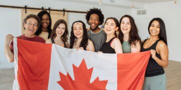 Quanto custa para um brasileiro solicitar o visto de trabalho Canadense em 2026?