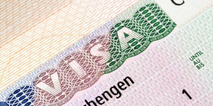 Visto Schengen — By Canva