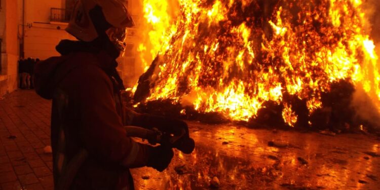 Bombeiros na Europa — Imagem by Canva