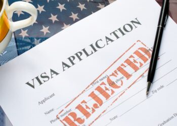 1 em cada 7 brasileiros teve visto americano recusado em 2025