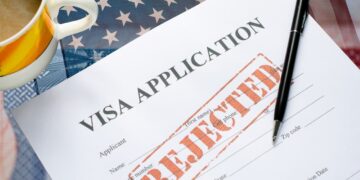 1 em cada 7 brasileiros teve visto americano recusado em 2025